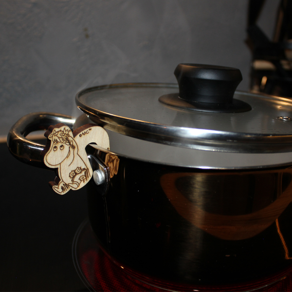 Moomin pot watcher, Snorkmaiden with flowers