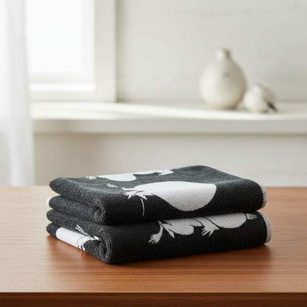 Moomintroll Bath Towel, Black and White