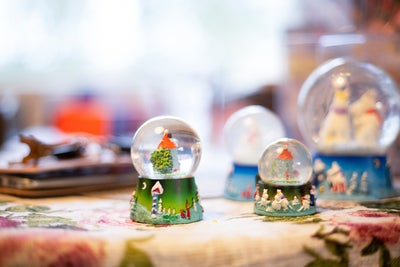 Moomin snow globe magnet, Moominhouse