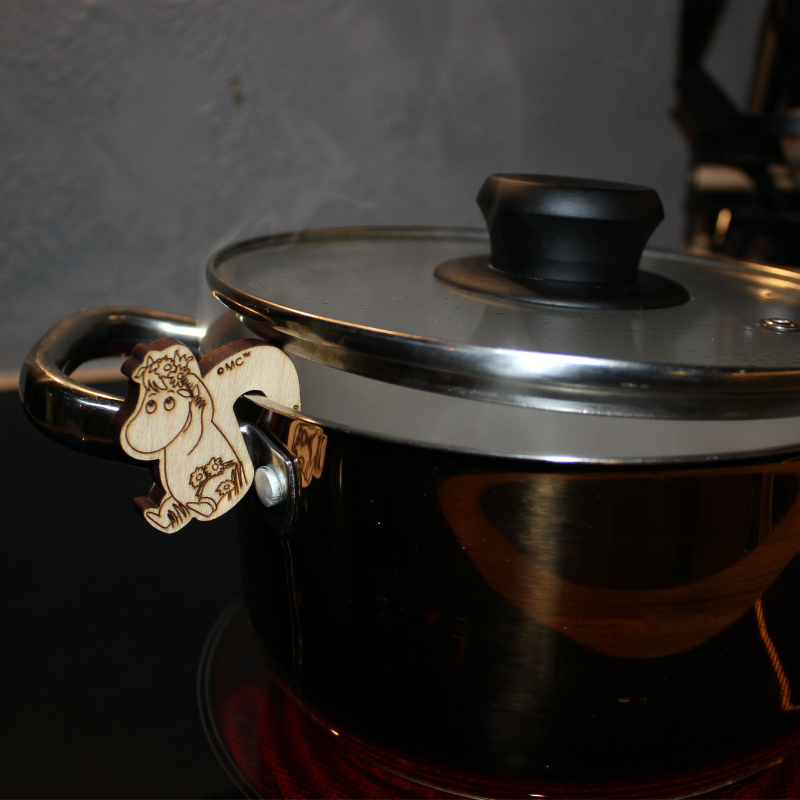 Moomin pot watcher, Snorkmaiden with flowers