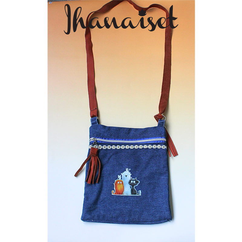 Ihanaiset&reg; Denim Bag Friendly Animal Family